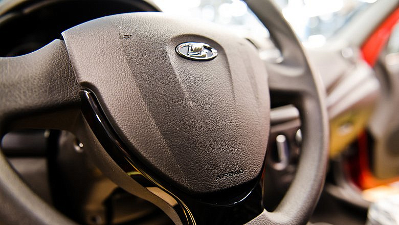 АвтоВАЗ возобновил комплектование автомобилей подушками безопасности АвтоВАЗ возобновил комплектование автомобилей подушками безопасности