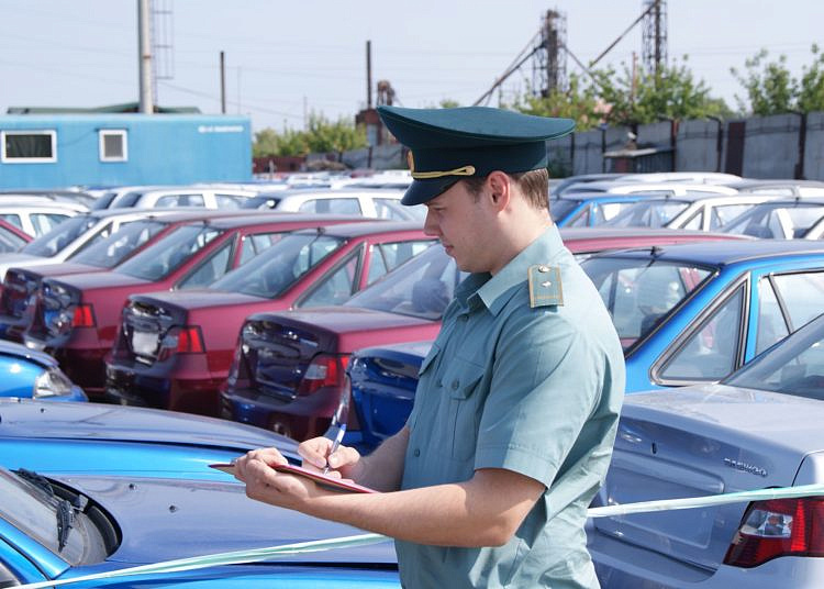 Госавтоинспекция изменила список документов, требуемых для ввоза автомобилей из Казахстана