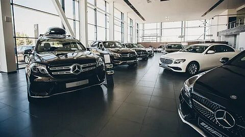 В России уже не видят смысла в премиальных авто В России уже не видят смысла в премиальных авто
