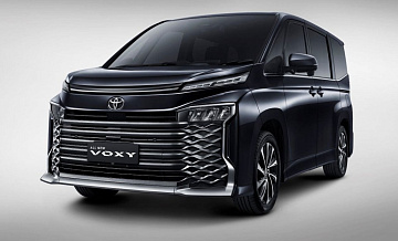 В России начали продавать минивэн «Toyota Voxy»