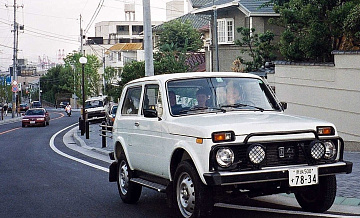 В Японии начали продавать автомобили УАЗ и Lada