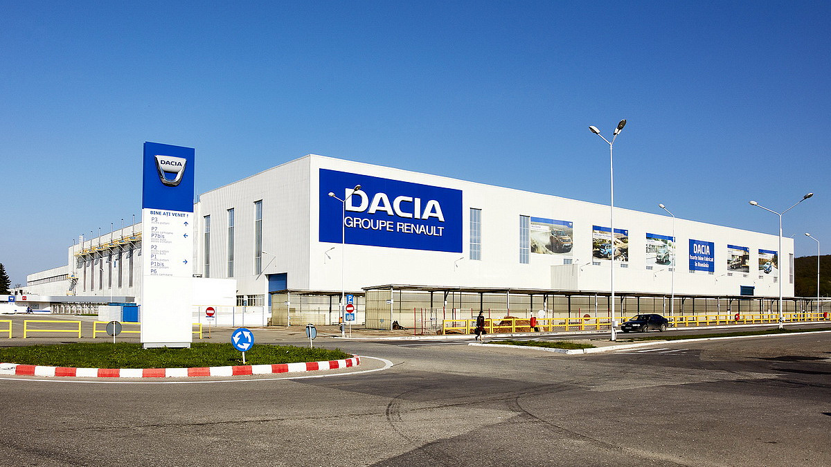 Работникам автоконцерна Dacia намерены выплатить 1,5 млн рублей за увольнение.