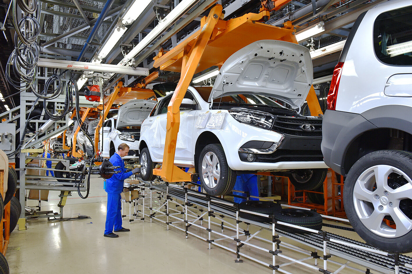 Автопроизводители испытывают дефицит микросхем Автопроизводители испытывают дефицит микросхем
